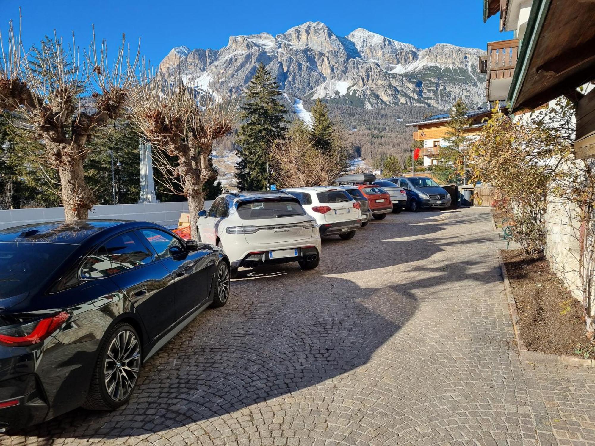 קורטינה ד'אמפזו Hotel Oasi מראה חיצוני תמונה