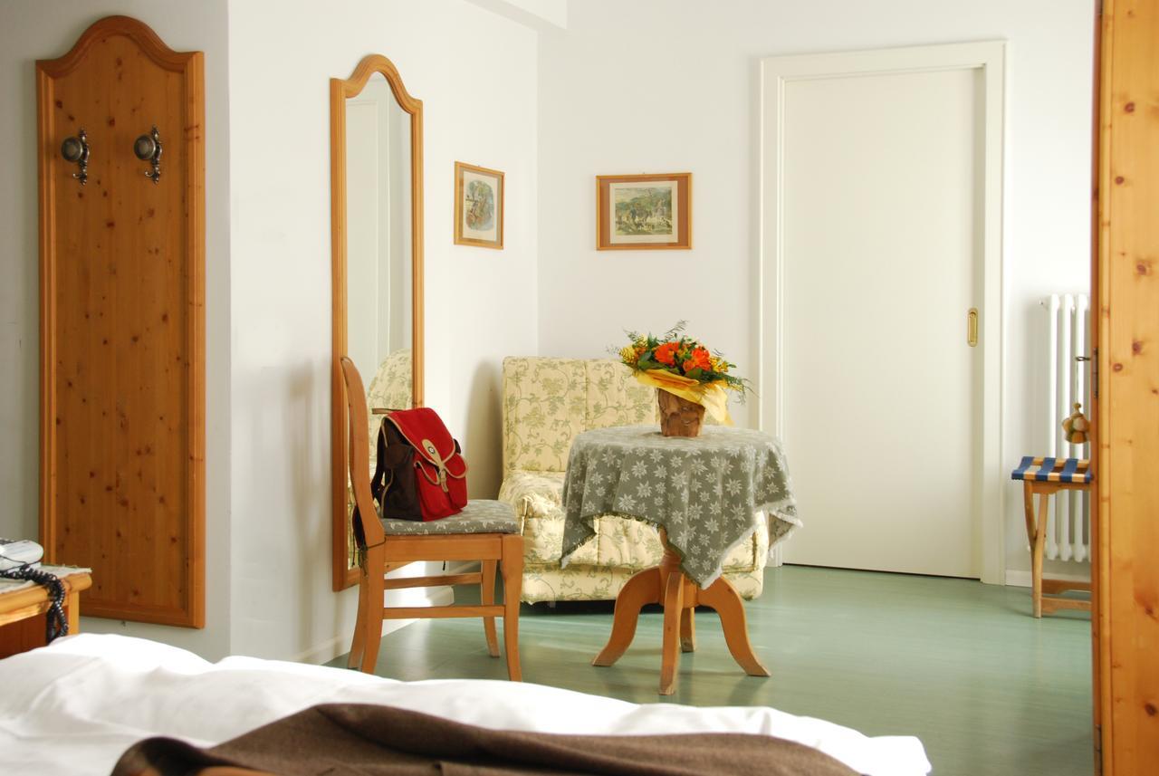 קורטינה ד'אמפזו Hotel Oasi מראה חיצוני תמונה