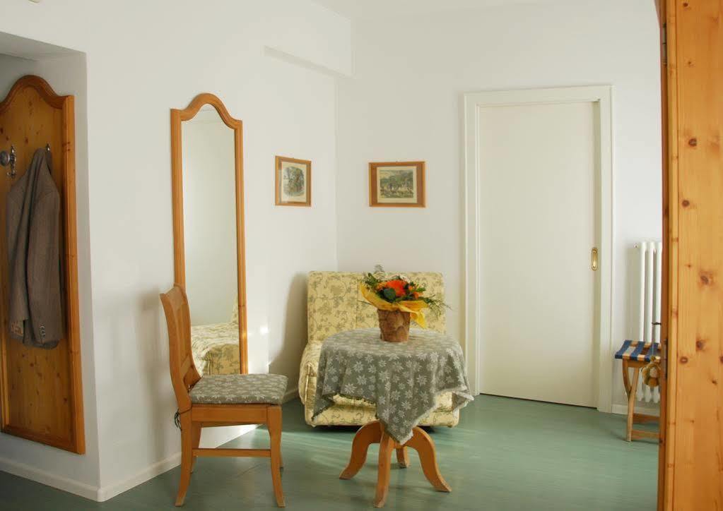 קורטינה ד'אמפזו Hotel Oasi מראה חיצוני תמונה